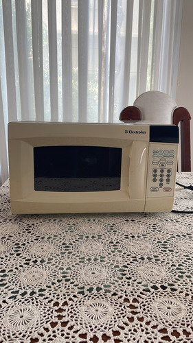Horno Microondas Electrolux 20 L Casi Sin Uso (Usado)