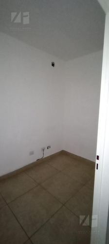 75m2 Con Dos Baños Y Patio.-