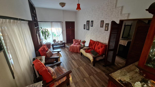 Hermosa Casa Multifamiliar, Ideal Para Entrar A Vivir De Inmediato