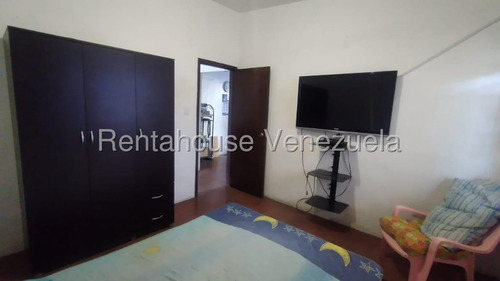 Maria E. Vende Negociable!!! Cómoda Amplia Casa En Esquina Residencial O Comercial En Zona Oeste, Lara#25-20815
