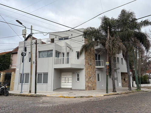 Casa En Venta 6 Ambientes - Lomas De Zamora - Triplex