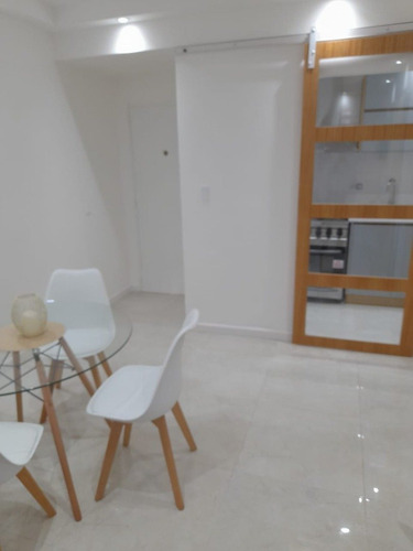 Imagen 4 de 20 de Departamento Dos Ambientes A La Calle Con Balcón