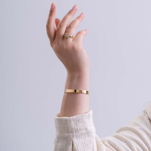 Bracelete Com Aro Reto De 7.0mm E Aberto Na Parte Interna Em