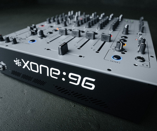 Consola Allen & Heath Xone: 96