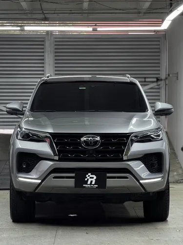 Toyota Fortuner 2.4 SRV At 7Ps