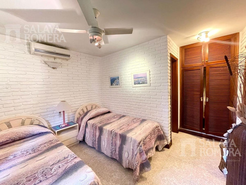 Imagen 12 de 21 de Venta Casa A Pasos Del Mar - 4 Dormitorios 2 Baños - Playa Mansa - Ref: 4244557