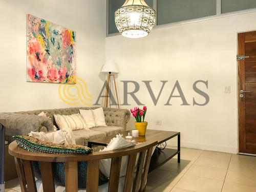 Arvas Vende Dpto - 2 Amb En Loft - Olivos - Patio Propio