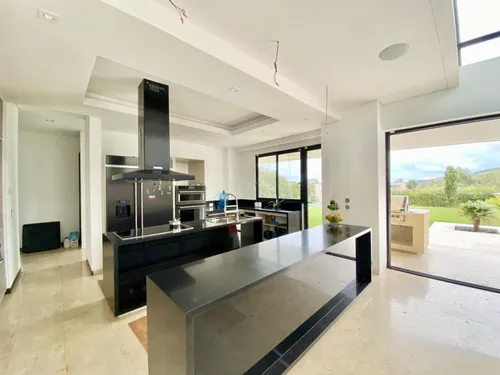 Casa En Venta En Las Palmas. Cod V11277