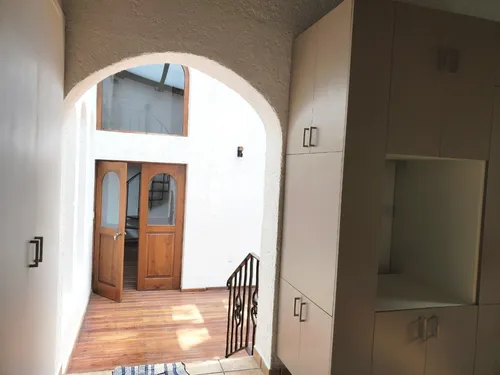 Casa Venta, Con Departamento O Estudio Independiente. 10 Estacionamientos.