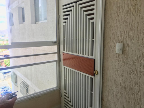 Maribel Morillo & Naudy Escalona/ Cómodo Apartamento En Zona Oeste En Venta En Urb. Alta Vista Barquisimeto Lara, Venezuela/ 2 Dormitorios 2 Baños 72 M²