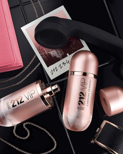 Imagen 4 de 7 de Perfume Carolina Herrera 212 Vip Rose 80ml + Body Lotion