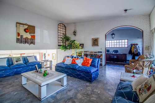 Venta De Casa 4 Dormitorio Con Piscina Climatizada Playa Mansa. . Punta Del Este, Uruguay.