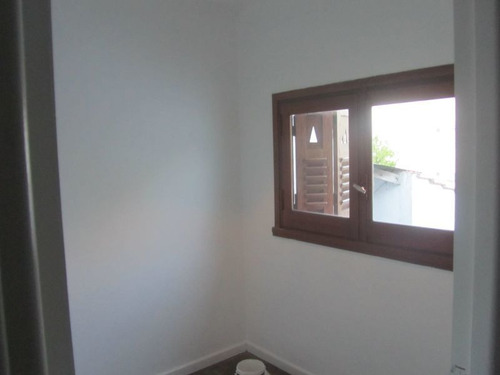 Venta Chalet Estilo Vasco O Importante Lote Para Emprendimiento Edilicio - 3 Dorm. Y 2 Escritorios Con Amplio Parque
