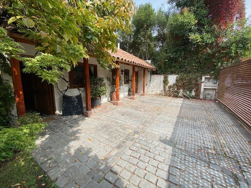 Casa En Arriendo De 6 Dorm. En Lo Barnechea