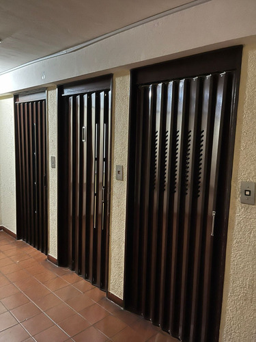 Monoambiente Dividido Con Patio Propio, Remodelado. Oportunidad