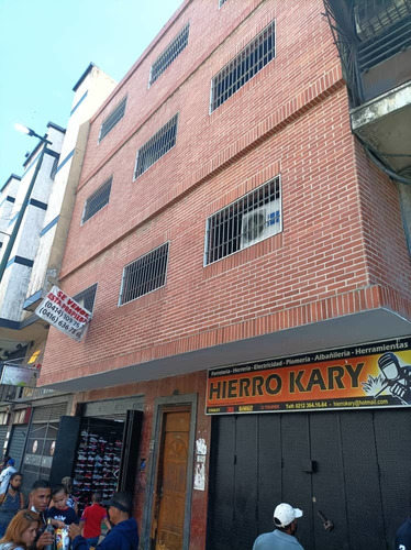 Imagen 1 de 14 de Se Vende Céntrico Edificio En La Avenida Independencia Los Teques