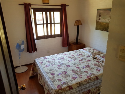 Casa De 3 Dormitorios Y 2 Baños