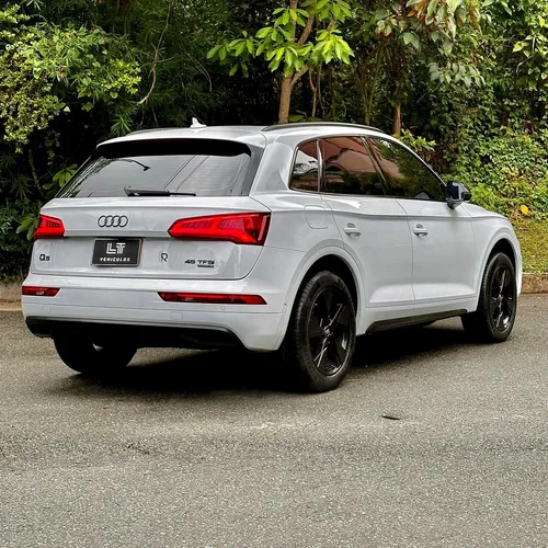 Audi Q5 TFSI QUATTRO BLACK