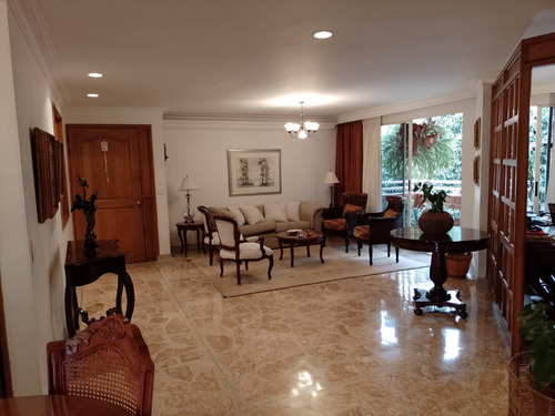 Venta Apartamento Área 156m2, Laureles P.3