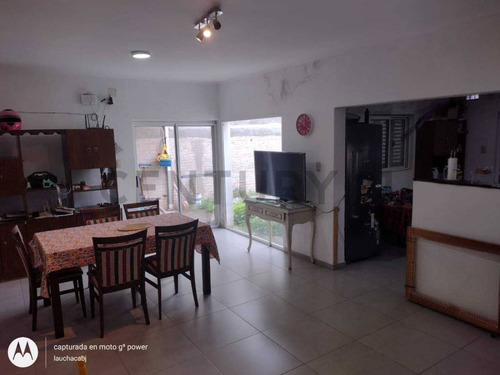 Venta De Casa De 4 Dormitorios En Esperanza, Santa Fe.