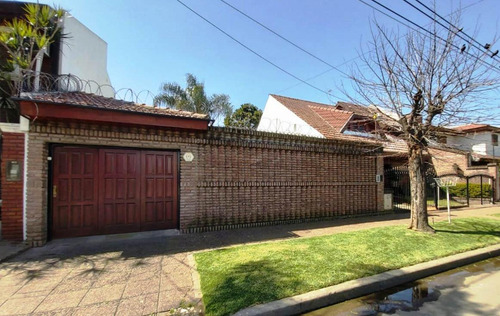 Importante Chalet Sobre 2 Lotes El Palomar.