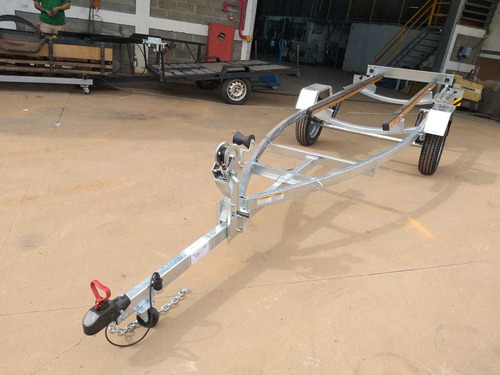 Imagem 2 de 3 de Carreta P/ Barco 360kg Pintada Ou Galvanizada - Reboque