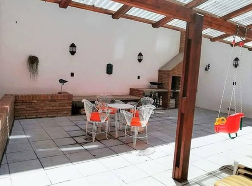 Imagen 8 de 9 de Amplio Departamento Con Patio Propio