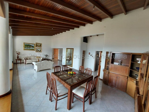 Casa En Venta, Ubicada En La Urbanizacion El Cafetal Mls #23-6194