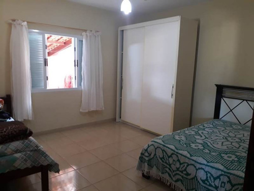 Casa Alto Padrão Em Baependi Sul De Minas , Casa Com 3 Quartos , 02 Suítes , Todo Murado , No Centro Da Cidade, Vaga 06 Veículos. - 949