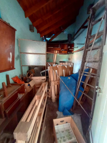 Casa De 3 Ambientes A Refaccionar. Oportunidad!!!