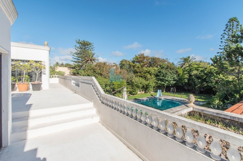 Extraordinaria Casa De Tres Plantas Ubicada En La Zona Más Exclusiva De La Península- Ref: 8706