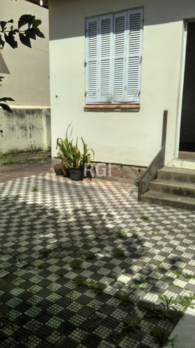 Casa Em Rio Branco Com 3 Dormitórios - Pj4702