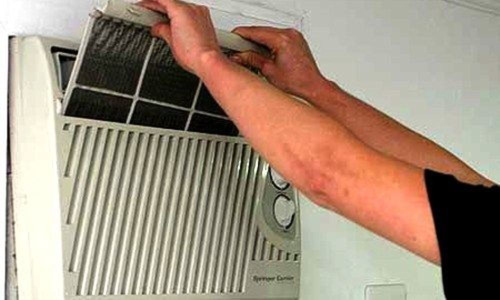 Imagem 2 de 10 de Limpeza De Ar Condicionado De Janela Até 10.000 Btu - Rj
