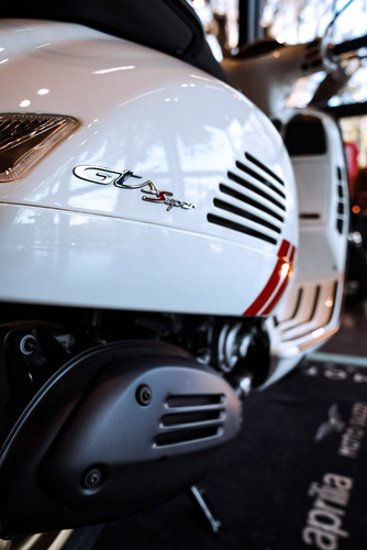 Imagen 15 de 18 de Vespa Gts Super 300 Racing Sixties Disponible Ya