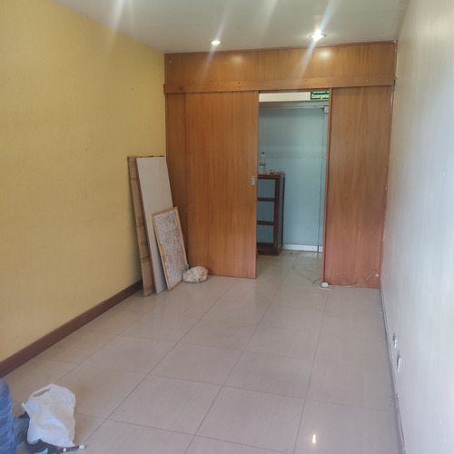 Vendo Local C.c. La Colina, Oportunidad. Asesor Inmobiliario Silvia Jaramillo.