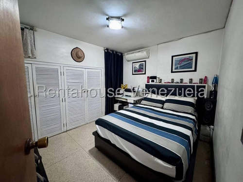 Amplio Apartamento En Venta Ubicado En La Urbanización Los Caobos. #25-11615 Josmary Sanjuan