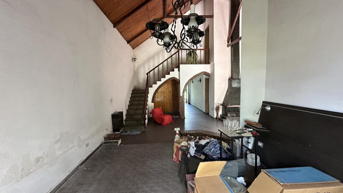 Fisherton: Muniagurria Y Córdoba, Amplisimo Jardín