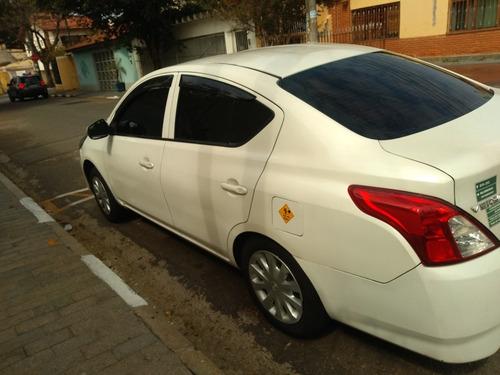 Imagem 3 de 9 de Nissan Versa 2016 1.0 12v 4p