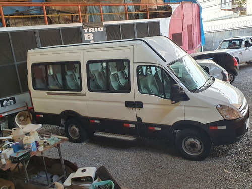 Imagem 1 de 13 de Iveco Daily 45s16 Minibus