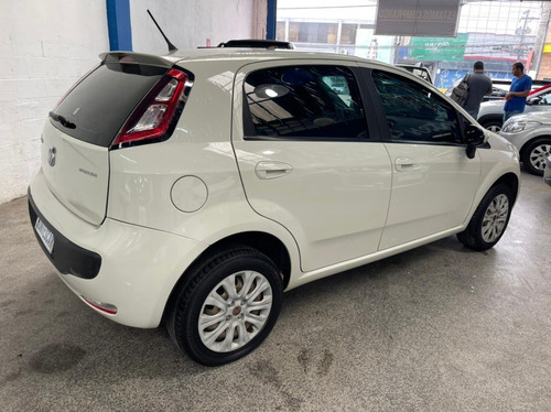 Imagem 14 de 15 de Fiat Punto Attractive 1.4