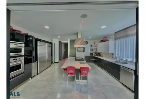 Hermosa Casa Con Energía Solar En Una Ubicación ...(mls#253904)