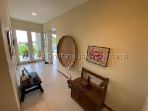 #24-15036 Esplendia Casa En La Lagunita Country Club