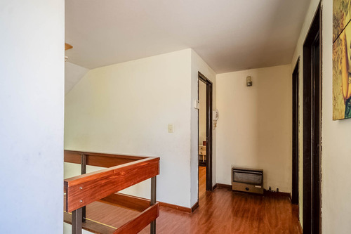 Casa 4 Ambientes, Jardín, Patio, Parrilla Y Cochera En Venta En Floresta. Apto Credito.