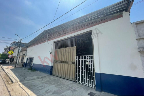 Bodega De Gran Tamaño 805 M2  Doble Altura En Sector Estratégico Central Zona Norte Dentro De La Ciudad.