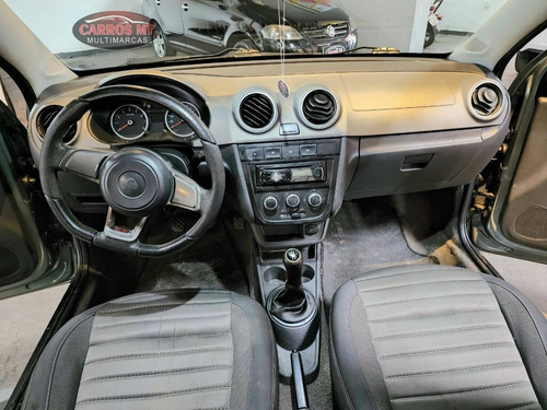 Imagem 7 de 11 de Vw Voyage 1.6 Mi Comfortline 8v Flex 4p Man 2012 Completo