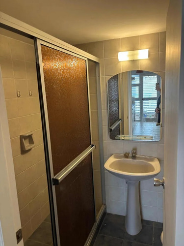 Apartamento En Pocitos De 3 Dormitorios Con 2 Baños, Balcón Y Cochera, Acepta Depósito Bhu!!