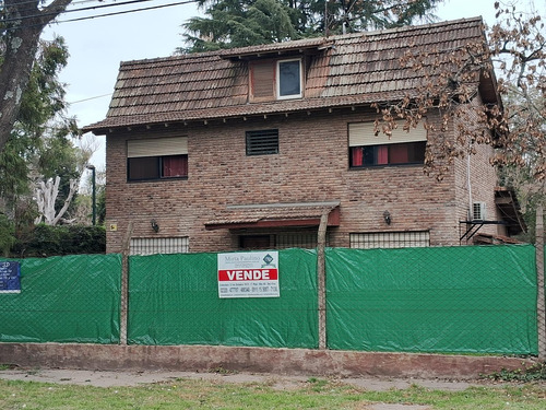 Casa A La Venta En Tortuguitas Con Pileta Sobre Calle Misiones