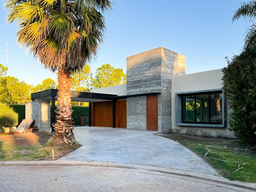 Imagen 2 de 19 de Casa - Miraflores (funes Hills)