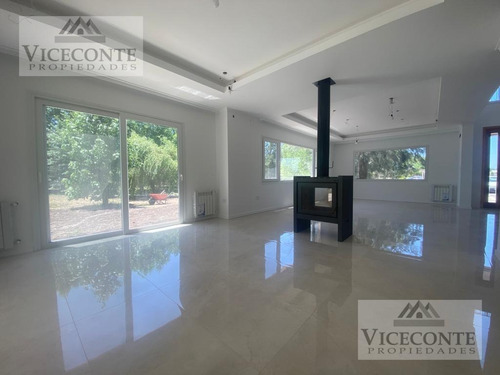Casa 307m2. Barrio Cerrado Altos De Brandsen . Brandsen, Buenos Aires.