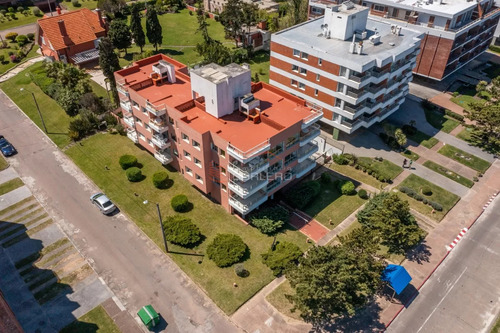 Alquiler De Temporada - Apartamento 3 Dormitorios, 2 Baños - Vista Al Mar - Punta Del Este - Mansa